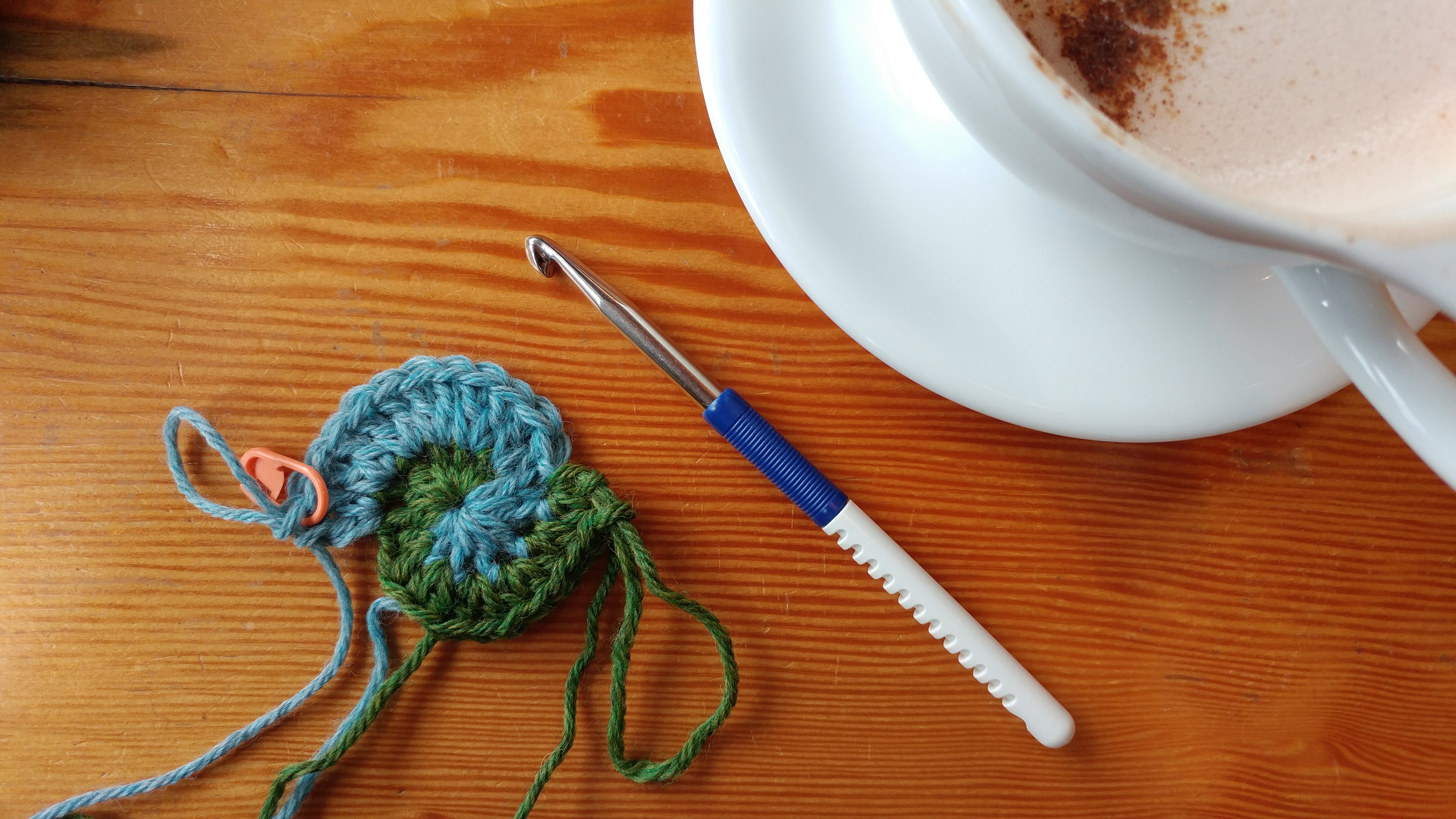 How to Crochet a Two-Colour Spiral